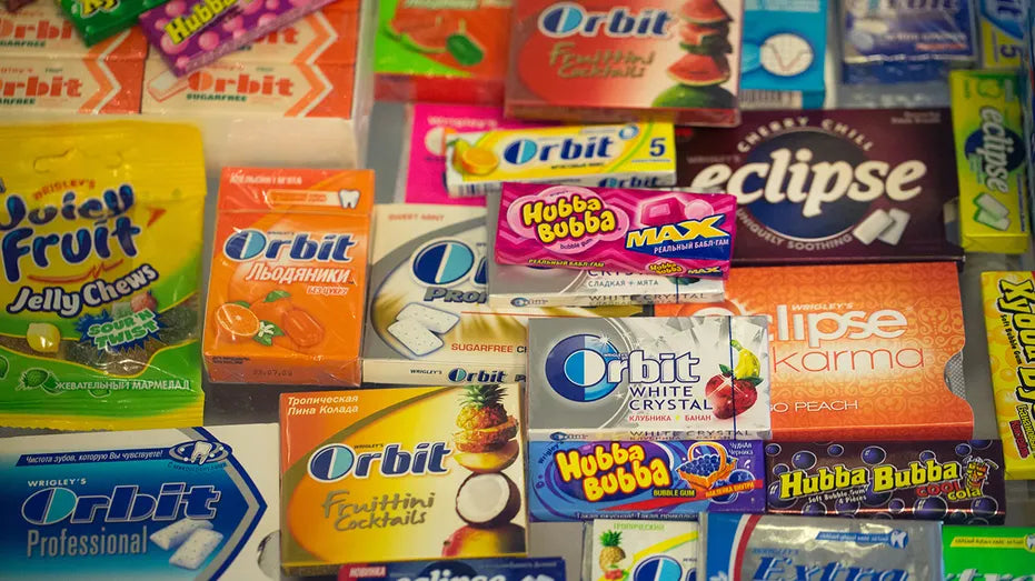 CHEWING GUMS
